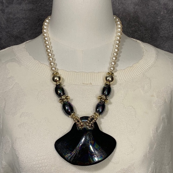 Vintage Statement Necklace Faux Pearl Beaded Gold Tone Black Iridescent Shell Pe - Picture 1 of 5
